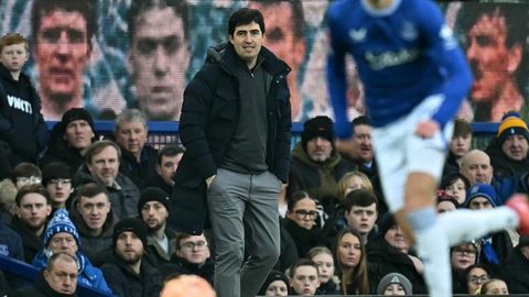 Pelatih Everton asal Portugal, Marco Silva tiba di lapangan sebelum pertandingan Liga Inggris melawan Liverpool di stadion Anfield (4/12/2019).  Everton resmi memecat manajer Marco Silva sete