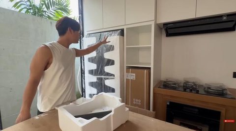Desain Dapur dan Meja Makan Villa Lesti Kejora di Bali (youtube.com/@LeslarEntertainment)