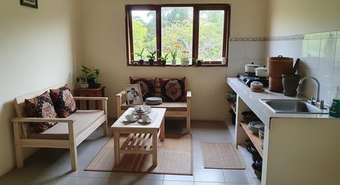 Model rumah kampung minimalis untuk pasangan lansia. [Foto: Gemini]