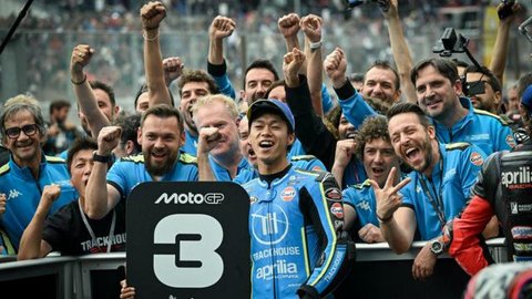 Duo Aprilia: Jorge Martin dan Marco Bezzecchi diyakini bakal bersaing jadi juara dunia MotoGP 2026. (X/Aprilia)