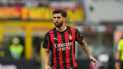 Pemain AC Milan, Christian Pulisic, bereaksi setelah gagal memanfaatkan peluang dalam pertandingan Serie A antara Parma dan AC Milan di Parma, Italia, Sabtu, 8 November 2025. (Massimo Paol