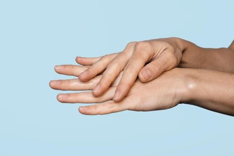 Gatal-gatal di tangan. (coffeekai/depositphotos.com)