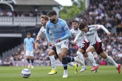 Pelatih Manchester City, Pep Guardiola, meluapkan kekecewaan kepada Josko Gvardiol, saat timnya ditahan imbang Brentford dalam laga pekan ke-21 Premier League 2024/2025 yang digelar di Gtech