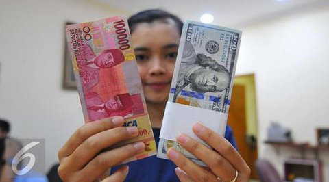 Nilai tukar mata uang rupiah terhadap dolar, selalu mengalami perubahan setiap saat terkadang melemah terkadang juga dapat menguat.