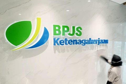 Wali Kota Depok, Supian Suri melihat langsung kondisi santri diduga alami keracunan dan mendapatkan perawatan di RS Brimob Kelapa Dua Depok (Liputan6.com/Dicky Agung Prihanto)  &nbs