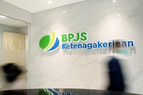 Wali Kota Depok, Supian Suri melihat langsung kondisi santri diduga alami keracunan dan mendapatkan perawatan di RS Brimob Kelapa Dua Depok (Liputan6.com/Dicky Agung Prihanto)  &nbs