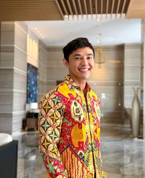 Perubahan fisik Fahri Azmi didapat dari rutinitas olahraga yang konsisten dari gym training, lari, hingga ikut berbagai challenge kebugaran seperti HYROX.