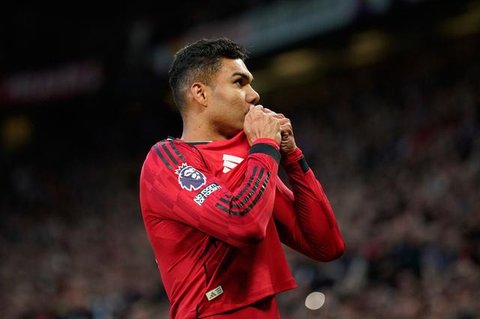 Selebrasi Casemiro usai membobol gawan Brentford di pekan ke-34 Premier League, Selasa (28/4/2026) (AP Photo/Dave Thompson)