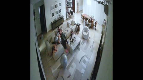 Potret Ruang TV Rumah Al Ghazali dan Alyssa Daguise (Foto: YouTube/The ALs)