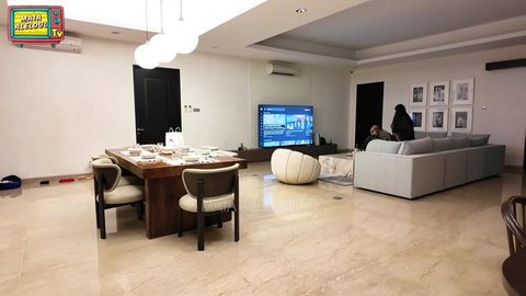 Potret Ruang TV Rumah Al Ghazali dan Alyssa Daguise (Foto: YouTube/The ALs)