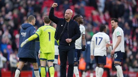 Skuad asuhan Arne Slot menempati posisi kelima dengan koleksi 48 poin, atau terpaut tiga poin dari Chelsea yang belum memankan laga pekan ke-28.