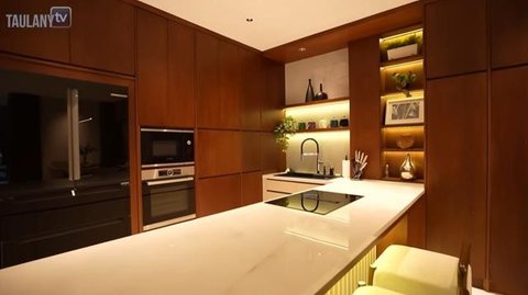 Potret Dapur dan Meja Makan di Rumah Mona Ratuliu dan Indra Brasco (YouTube/Taulany TV)