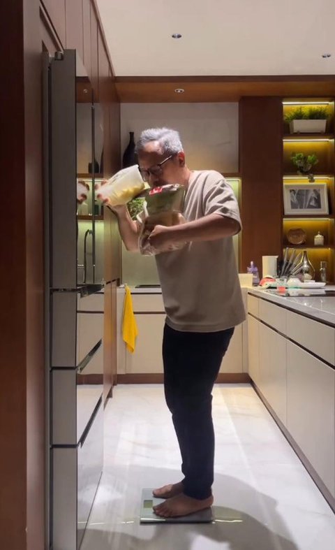 Potret Dapur dan Meja Makan di Rumah Mona Ratuliu dan Indra Brasco (YouTube/Taulany TV)