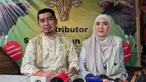 Ustaz Solmed dan April Jasmine mendatangi kawasan Jati Makmur, Bekasi, untuk memilih langsung hewan kurban yang akan disembelih pada Iduladha 2026.