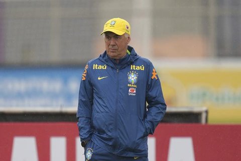Selebrasi striker Timnas Brasil, Neymar setelah mencetak gol kelima timnya ke gawang Bolivia pada laga Kualifikasi Piala Dunia 2026 zona Conmebol di Mangueirao Stadium, Belem, Brasil, Sabtu (