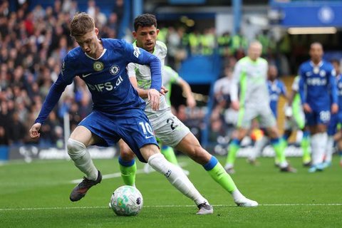 Kemudian, dua gol penalti Cole Palmer di babak kedua dan sepakan keras Enzo Fernandez, memastikan kemenangan comeback yang luar biasa di markas The Lilywhites. (AP Photo/Ian Walton)
