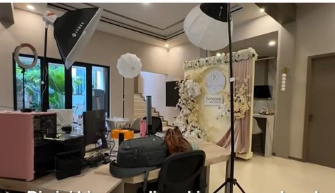 Potret Rumah Maia Estianty yang Disulap Jadi Kantor (YouTube/Tasya Farasya)