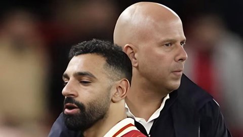 Liverpool harus mengakui keunggulan Paris Saint-Germain dengan skor 0-2 pada leg kedua perempat final Liga Champions 2025/2026. (AP Photo/Jon Super)