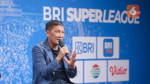 Bendera I.League hang berada di pinggir stadion. (Bola.com/ Abdul Aziz)