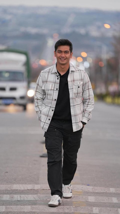 Teuku Ryan jadi Oscar di sinetron Istiqomah Cinta. Oscar pengacara narsistik yang sadar betul dirinya ganteng dan punya posisi tawar tinggi dalam pergaulan. (Foto: Dok. Instagram @teukuryantr