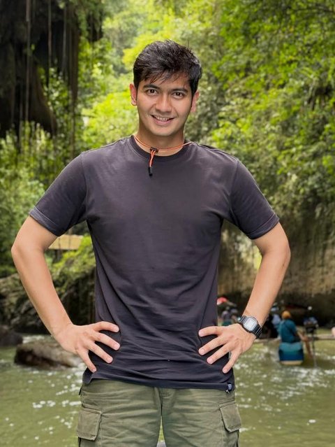 Teuku Ryan jadi Oscar di sinetron Istiqomah Cinta. Oscar pengacara narsistik yang sadar betul dirinya ganteng dan punya posisi tawar tinggi dalam pergaulan. (Foto: Dok. Instagram @teukuryantr