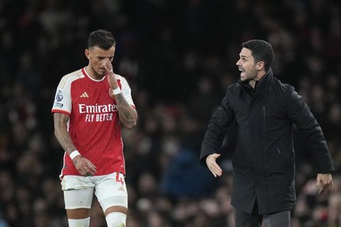 Wajah bahagia terpancar dari Mikel Arteta setelah Arsenal berhasil meraih kemenangan penting saat menjamu Burnley dalam lanjutan Premier League 2025/2026. Bermain di Emirates Stadium, Selasa