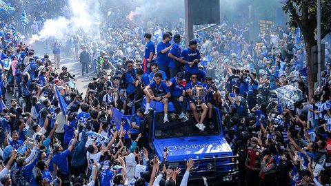 Pemain Persib Bandung pawai juara BRI Super League musim ini di Kota Bandung, Minggu (24/05/2026) pagi WIB.