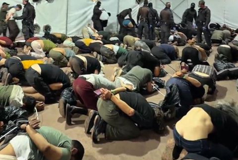 Di balik sambutan hangat saat kepulangan, ada luka tak terlupakan yang dialami Heru selama ditahan oleh tentara Israel. (Liputan6.com/Rifqy Alief Abiyya)