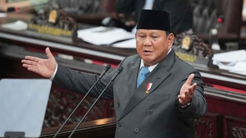 Menteri Keuangan Purbaya Yudhi Sadewa di Kantornya, Jumat (27/3/2026). Purbaya memastikan ekonomi Indonesia masih baik. (Liputan6.com/Gagas)