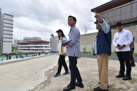 Kepala Otorita IKN Basuki Hadimuljono ikut berpartisipasi sebagai shohibul kurban dengan menyerahkan satu ekor sapi saat Idul Adha 2026. (Foto: Otorita IKN)