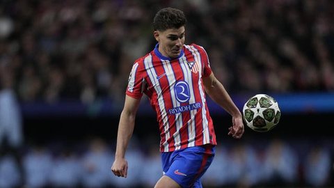 Selebrasi Julian Alvarez usai mencetak gol di laga Atletico Madrid vs Arsenal di leg 1 semifinal Liga Champions 2025/2026 di Riyadh Air Metropolitano, Kamis (30/04/2026) dini hari WIB. (AP Ph