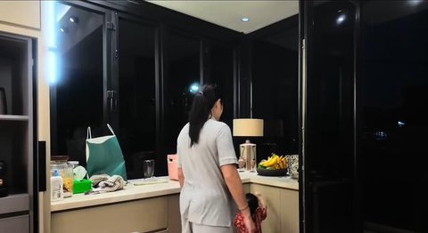 Potret Dapur dan Meja Makan Rumah Jessica Iskandar/ Youtube Jessica Iskandar
