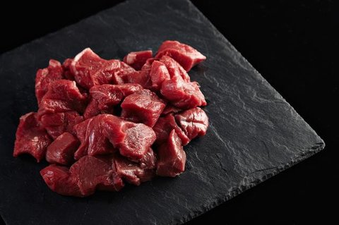 Ilustrasi Menyimpan Daging Kurban di Kulkas/Gemini AI