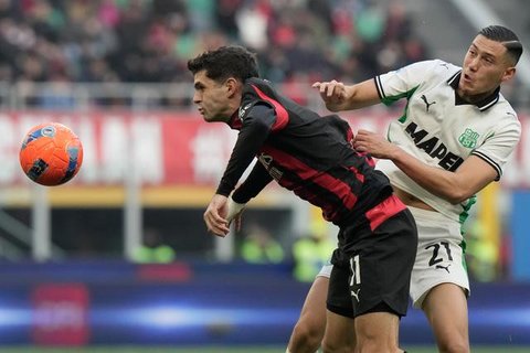 Ekspresi kegembiraan kapten Timnas Indonesia, Jay Idzes, setelah mengalahkan Timnas Bahrain 1-0 pada matchday kedelapan Kualifikasi Piala Dunia 2026 zona Asia di Stadion Utama Gelora Bung