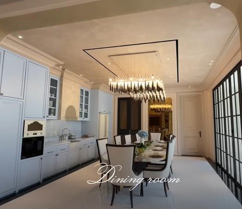 Model Chandelier di Rumah Baru Tasya Farasya/ Youtube Tasya Farasya