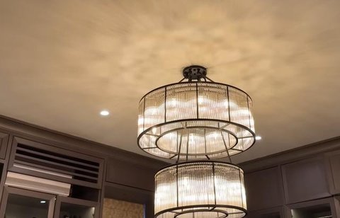 Model Chandelier di Rumah Baru Tasya Farasya/ Youtube Tasya Farasya