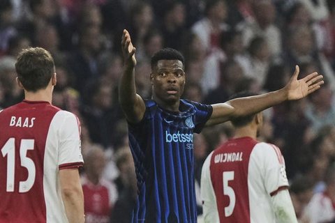 Vinicius Junior merayakan golnya ke gawang Deportivo Alaves, Rabu (22/4/2026) (AP Photo/Manu Fernandez)