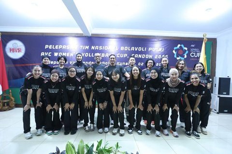 Pelepasan Timnas Bola Voli Putri ke AVC Volleyball Cup Filipina 2026 yang berlangsung di Padepokan Voli Jenderal Polisi Kunarto, Sentul, Bogor pada Selasa (02/06/2026). (Bola.com/Abdul Aziz)