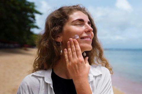 Moisturizer menjadi langkah akhir penting untuk menjaga kelembapan kulit. (Sumber: Pexels).
