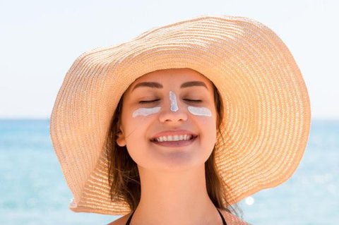 Moisturizer menjadi langkah akhir penting untuk menjaga kelembapan kulit. (Sumber: Pexels).