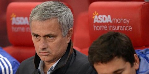 Pelatih kepala SL Benfica asal Portugal #00, Jose Mourinho, terlihat sebelum pertandingan liga Portugal antara SL Benfica dan Casa Pia AC di Estadio da Luz di Lisbon pada 9 November 2025. (FI