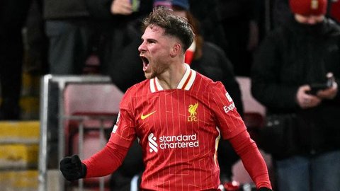 Manajer Bournemouth asal Spanyol, Andoni Iraola, memberikan tepuk tangan kepada para penggemar setelah pertandingan Liga Inggris antara Bournemouth dan Sunderland di Stadion Vitality di Bourn