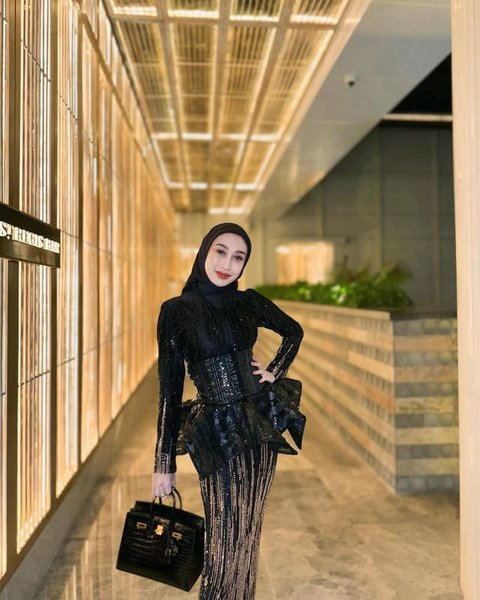 Sebelumnya, Nikita Mirzani dan asistennya, Ismail Marzuki, didakwa atas dugaan pemerasan terhadap dr. Reza Gladys, pemilik produk Glafidsya. (Kapanlagi.com/Budy Santoso)