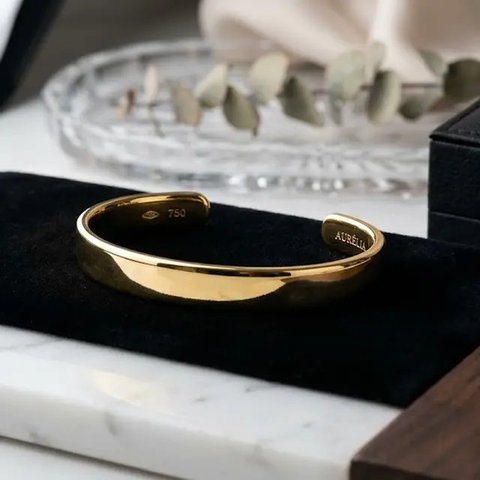 Model Gelang Emas yang Mudah Dijual Kembali (created by AI)