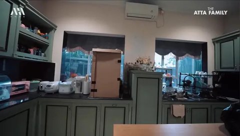 Potret Dapur Rumah Ruben Onsu yang Lama. (foto: YouTube AH)
