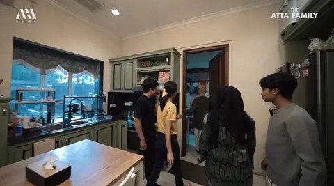 Potret Dapur Rumah Ruben Onsu yang Lama. (foto: YouTube AH)