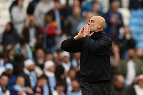 Momen menarik terjadi pada jeda babak pertama duel Burnley versus Manchester City. Ketika wasit meniup peluit tanda 45 menit pertama berakhir, Pep Guardiola tertangkap kemara berlari ke arah