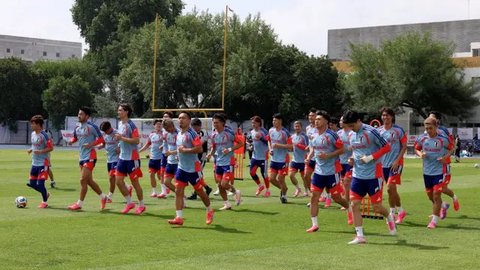 Para pemain Jepang mengikuti sesi latihan di Universidad Autonoma de Nuevo Leon (UANL) di Monterrey, Meksiko, pada 3 Juni 2026, menjelang Piala Dunia 2026.