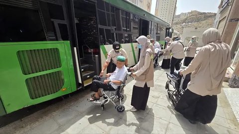 Jemaah haji Indonesia yang mulai bergerak dalam gelombang perpindahan dari Makkah menuju Madinah diwajibkan melewati Terminal Hijrah sebelum diizinkan menuju hotel masing-masing.  (Liputan6/A