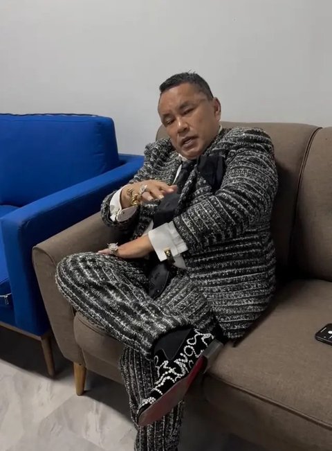 Raffi Ahmad usai dilantik Presiden Prabowo Subianto menjadi Utusan Khusus Presiden bidang Pembinaan Generasi Muda dan Pekerja Seni di Istana Negara, Jakarta, Selasa (22/10/2024). (Mer